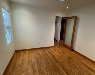 926 California Avenue - Photo Thumbnail 7