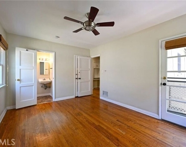 11061 Ohio Avenue - Photo Thumbnail 5