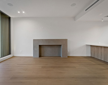 755 N Alfred Street - Photo Thumbnail 3