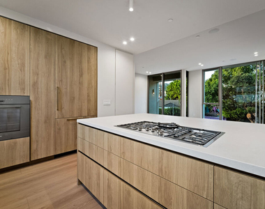 755 N Alfred Street - Photo Thumbnail 7