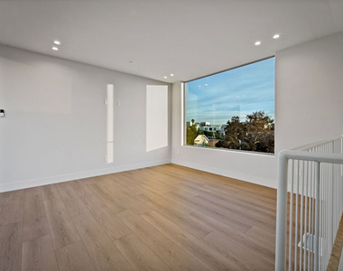 755 N Alfred Street - Photo Thumbnail 10