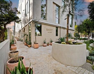 755 N Alfred Street - Photo Thumbnail 17