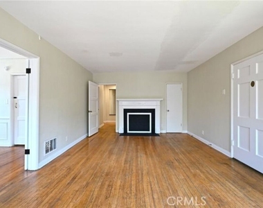 11061 Ohio Avenue - Photo Thumbnail 4