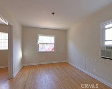 11061 Ohio Avenue - Photo Thumbnail 5
