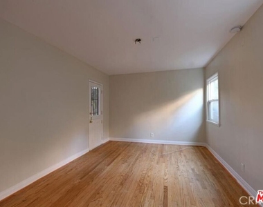 11061 Ohio Avenue - Photo Thumbnail 2