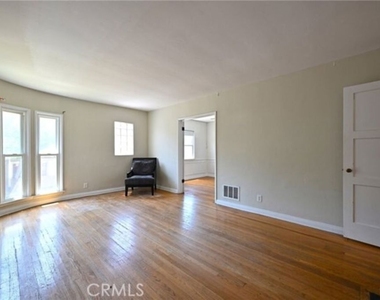 11061 Ohio Avenue - Photo Thumbnail 9