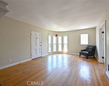 11061 Ohio Avenue - Photo Thumbnail 6