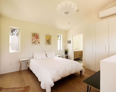 2209 Louella Avenue - Photo Thumbnail 9