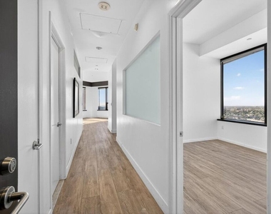 1100 Wilshire Boulevard - Photo Thumbnail 3