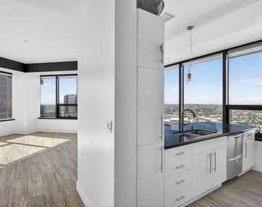 1100 Wilshire Boulevard - Photo Thumbnail 4