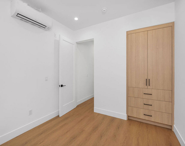 5248 Auckland Avenue - Photo Thumbnail 8