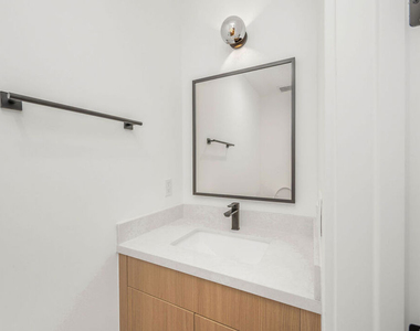5246 Auckland Avenue - Photo Thumbnail 12