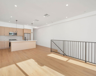 5246 Auckland Avenue - Photo Thumbnail 4