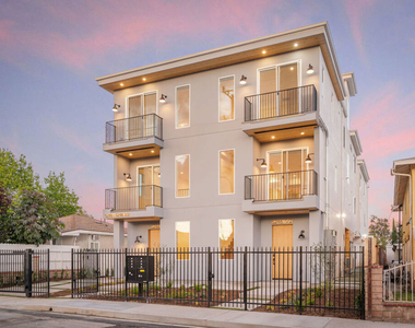 5246 Auckland Avenue - Photo Thumbnail 2