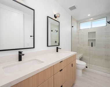 5246 Auckland Avenue - Photo Thumbnail 8