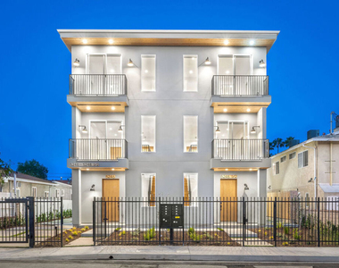 5248 Auckland Avenue - Photo Thumbnail 1