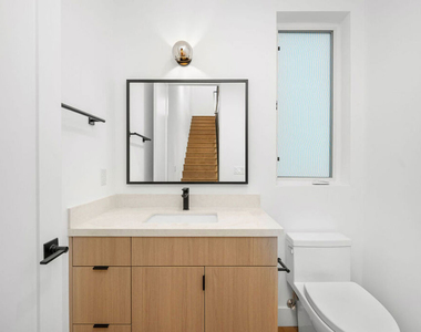 5248 Auckland Avenue - Photo Thumbnail 12