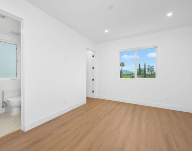 5248 Auckland Avenue - Photo Thumbnail 7