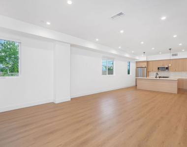 5248 Auckland Avenue - Photo Thumbnail 4