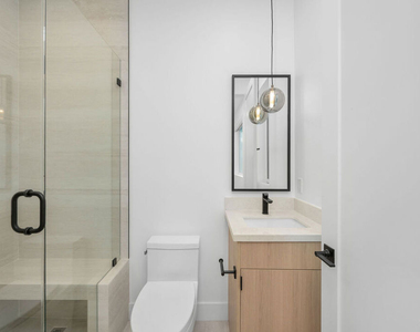5248 Auckland Avenue - Photo Thumbnail 5