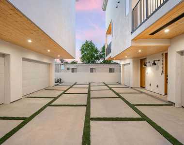 5248 Auckland Avenue - Photo Thumbnail 17