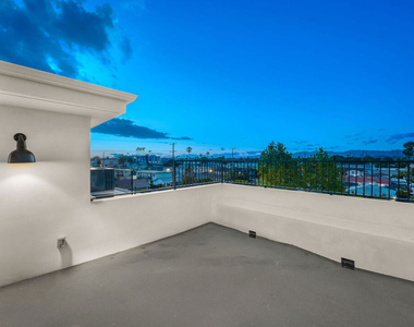 5248 Auckland Avenue - Photo Thumbnail 19