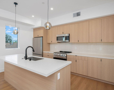 5248 Auckland Avenue - Photo Thumbnail 2