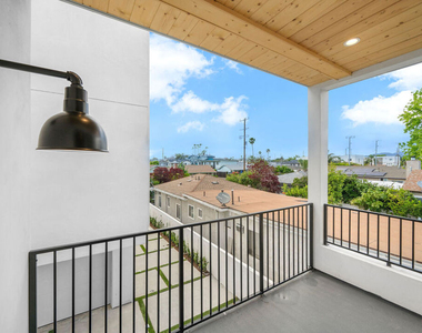 5248 Auckland Avenue - Photo Thumbnail 6