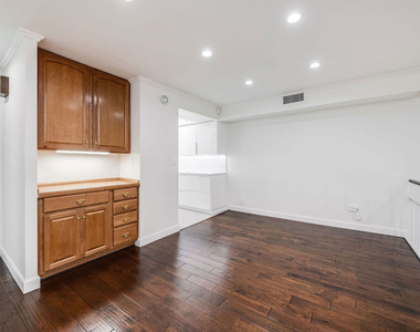 9507 W Olympic Boulevard - Photo Thumbnail 10