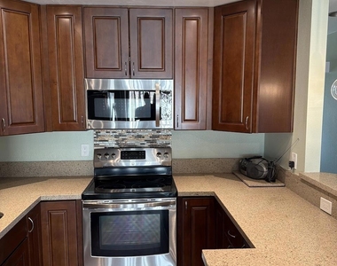 8119 Paradise Valley Ct - Photo Thumbnail 8