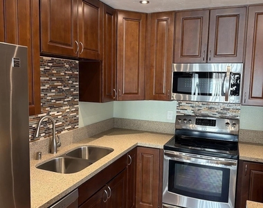 8119 Paradise Valley Ct - Photo Thumbnail 7