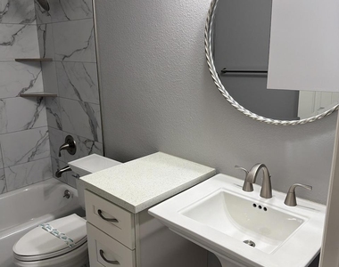 8119 Paradise Valley Ct - Photo Thumbnail 11