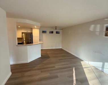 12675 Camino Mira Del Mar - Photo Thumbnail 2