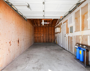 111 Everett Street - Photo Thumbnail 12