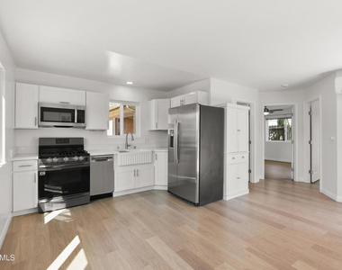 111 Everett Street - Photo Thumbnail 3
