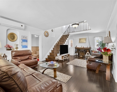 235th Street - Photo Thumbnail 2