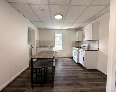 1256 North Avenue - Photo Thumbnail 6
