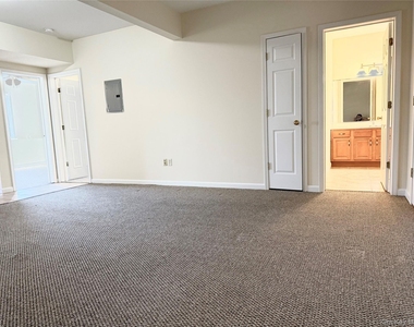 105 N Montgomery Street - Photo Thumbnail 6