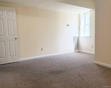 105 N Montgomery Street - Photo Thumbnail 9