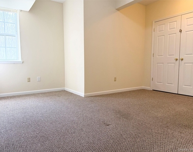 105 N Montgomery Street - Photo Thumbnail 8