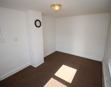 4 Schoolhouse Lane - Photo Thumbnail 8