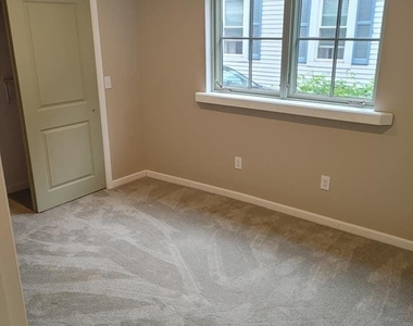 122 N Ferry Street - Photo Thumbnail 5