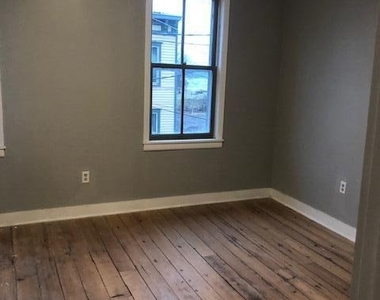 122 N Ferry Street - Photo Thumbnail 12