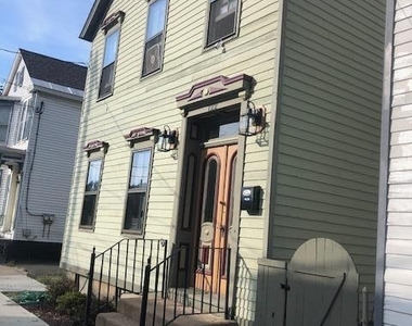 122 N Ferry Street - Photo Thumbnail 2