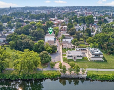 122 N Ferry Street - Photo Thumbnail 13