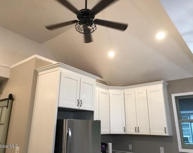 122 N Ferry Street - Photo Thumbnail 8