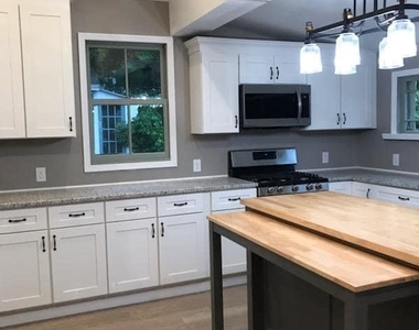 122 N Ferry Street - Photo Thumbnail 10