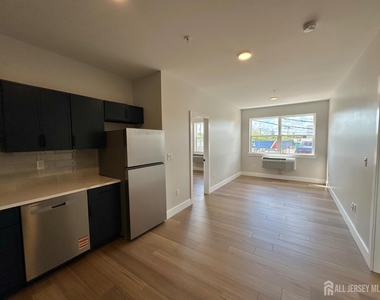 213 French Street - Photo Thumbnail 1