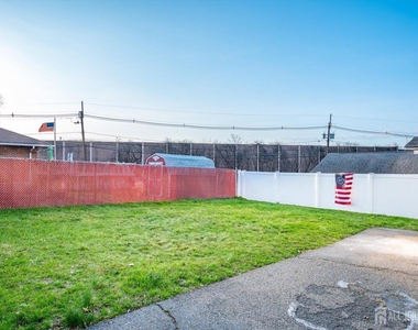 36 2nd Avenue - Photo Thumbnail 22