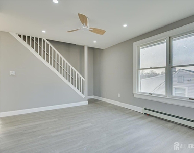 36 2nd Avenue - Photo Thumbnail 4